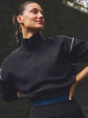 Athleta Forever Fleece 1/2 Zip High Hip Gray Crooper Quater Gray Sweatshirt M